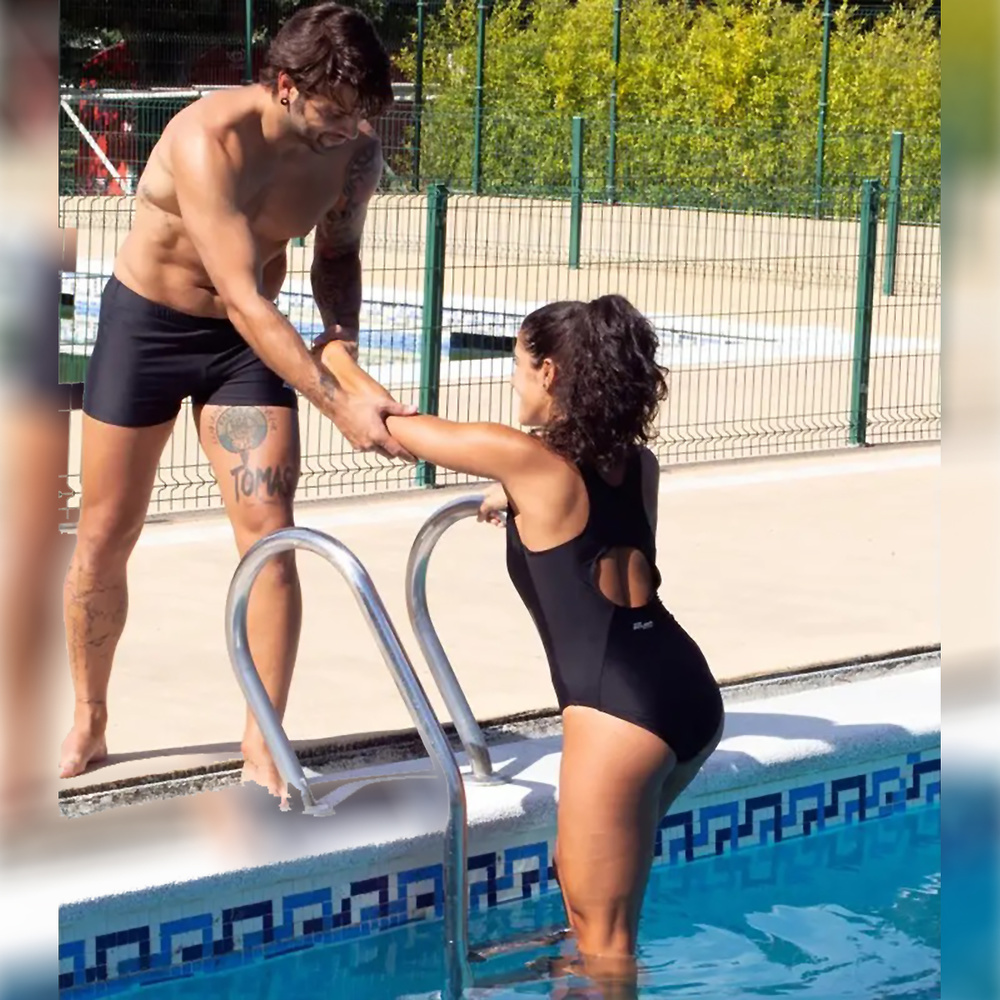 SQUBA TRAINING SWIMMING COSTUME, BLACK WOMAN. 